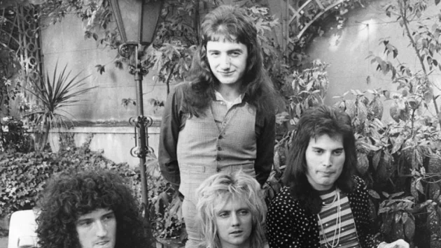 Чуйте корона версията на "Bohemian Rhapsody" на Queen
