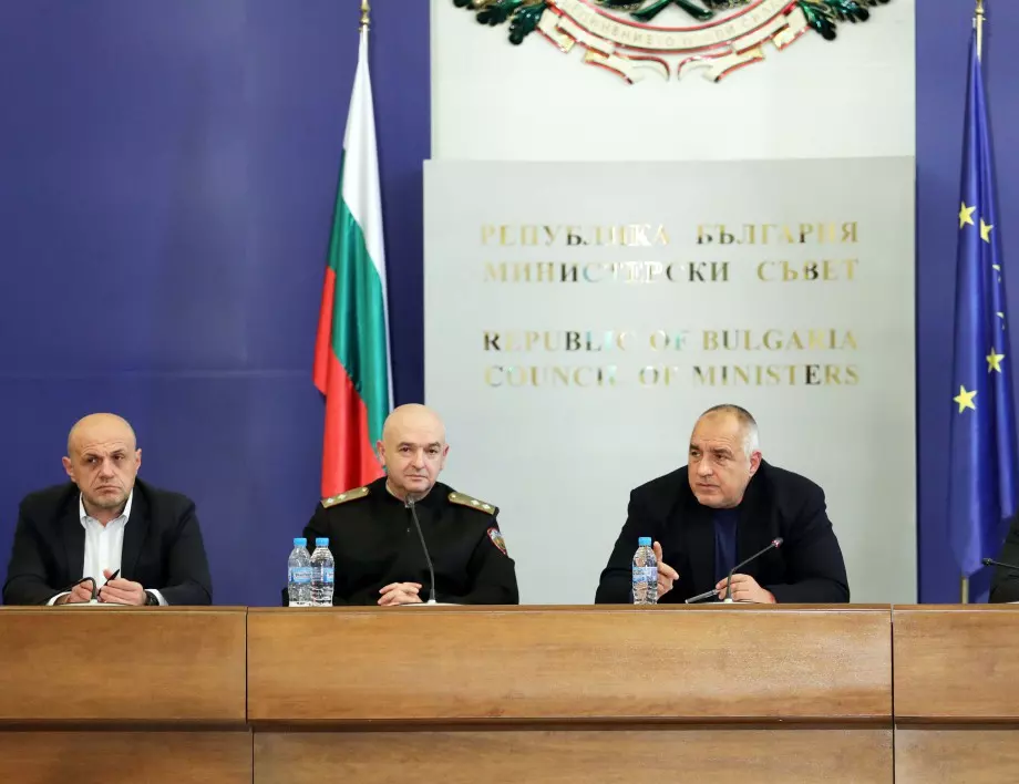 "Политически зоопарк": Борисов и Мутафчийски се изнервят на неудобни въпроси