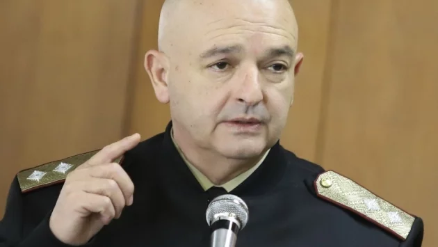 За Великден - ген. Мутафчийски върху яйце (СНИМКА)