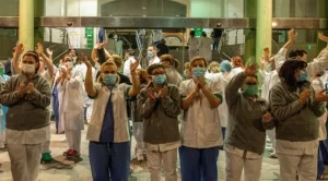 Светът благодари на истинските герои в битката с коронавируса (ВИДЕО)