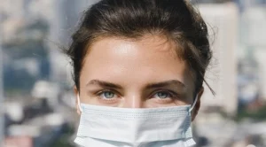 СЗО: Маската трябва да се носи до 2 часа