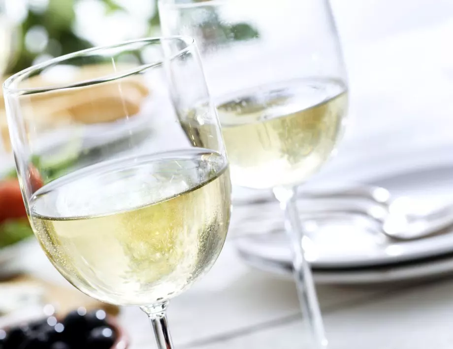 Учени откриха неочакван страничен ефект от консумацията на бяло вино