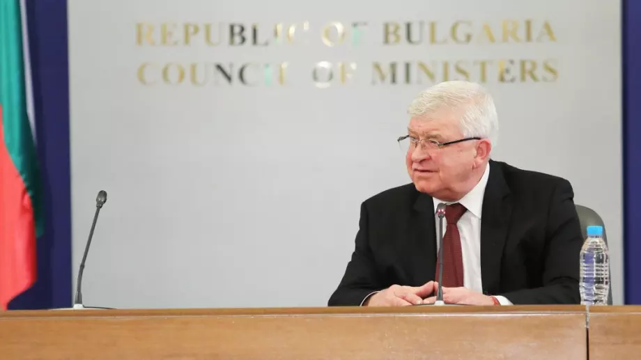Карантината ще е 2 пъти по-кратка, нощните заведения остават затворени