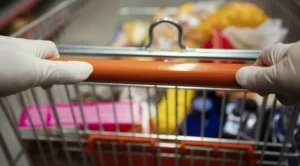 Как може да се заразим с коронавирус дори с ръкавици (ВИДЕО)