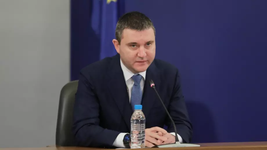 Горанов обеща 100 държавни бензиностации до 12 месеца