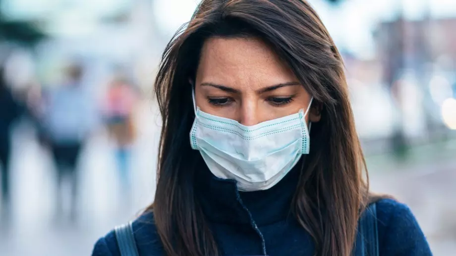 От утре: Извън дома - с маска или шал задължително