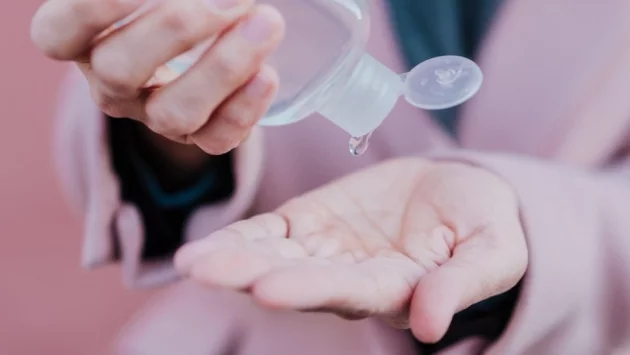 Дерматолог: Как влияе честата употреба на дезинфектанти на кожата