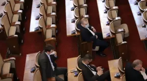 Сладка работа: Бъдещите депутати ще получават по-висока заплата от предишните