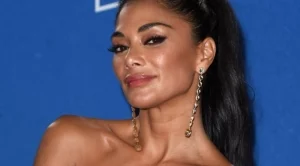 Никол Шерцингер показа как тренира с гаджето (ВИДЕО)