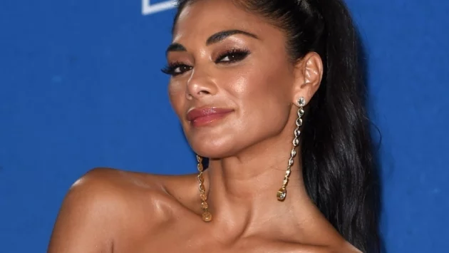 Никол Шерцингер показа как тренира с гаджето (ВИДЕО)