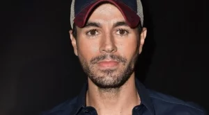 Енрике Иглесиас танцува с 2-месечната си дъщеря (ВИДЕО)