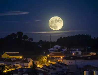 Тази нощ наблюдаваме втората за годината Супер Луна
