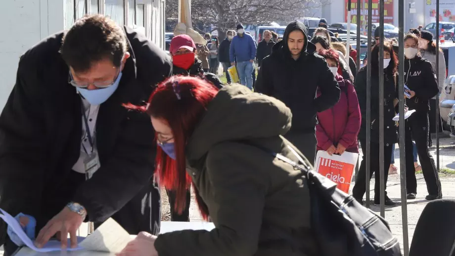 Безработните продължават да са повече от новоназначените