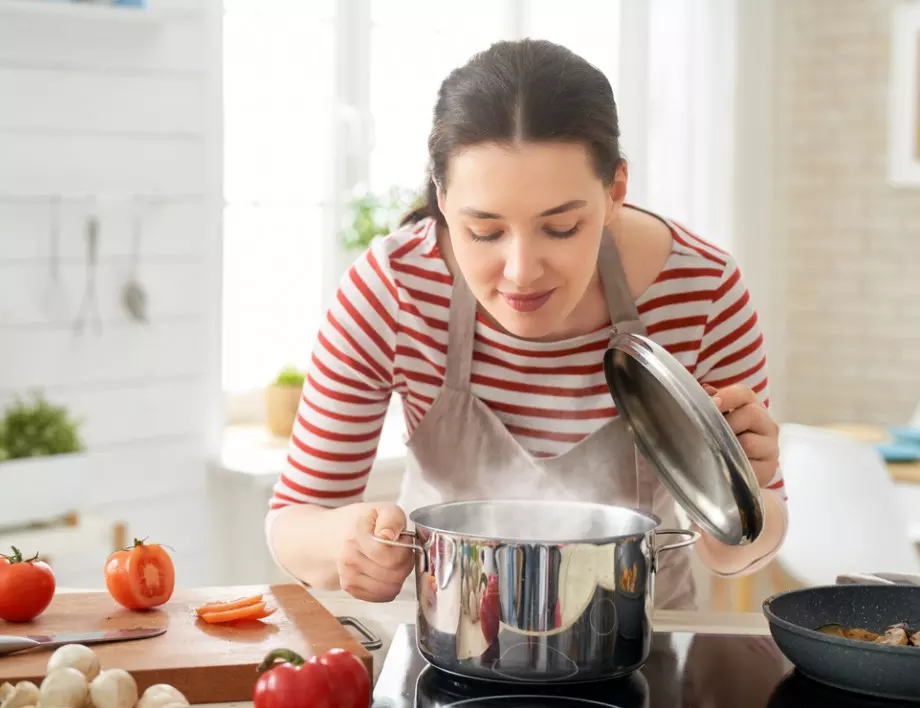 8 грешки, които всяка домакиня прави при готвене в метални съдове