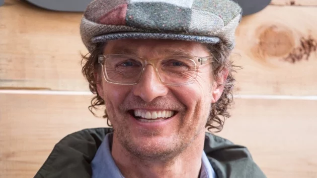 Матю Макконъхи организира онлайн бинго за пенсионери (ВИДЕО)