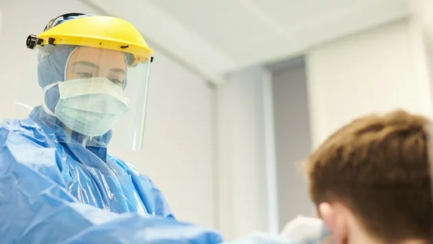 Ето как се разпознават лекарите, борещи се с COVID-19 (СНИМКИ)