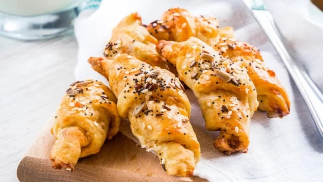 Солени кифлички със сирене и кашкавал