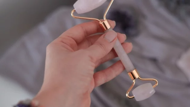 За какво и как се използва бюти ролерът? (ВИДЕО)