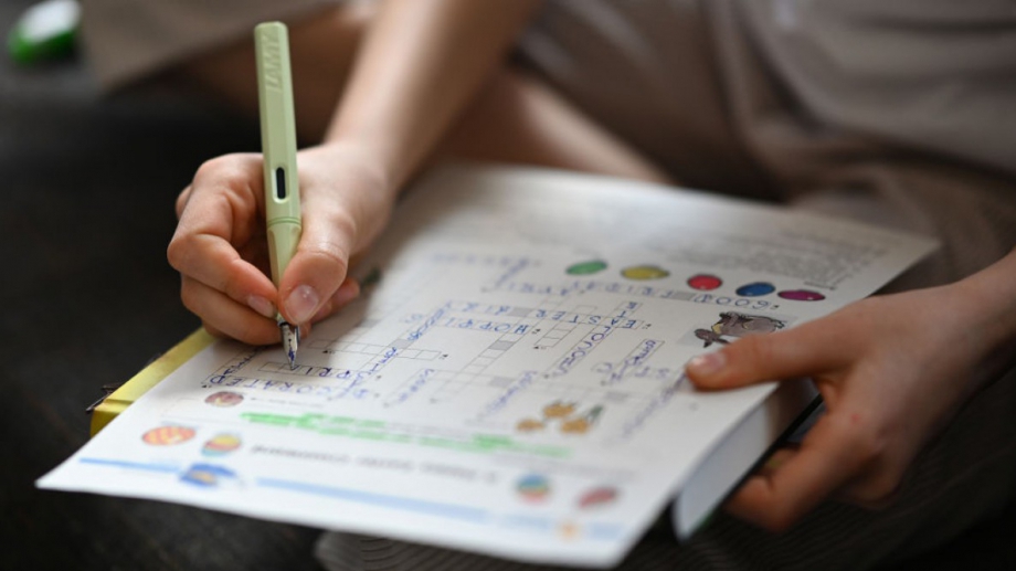 Детенце хубаво пиленце любаво Къде под мишница с таз малка