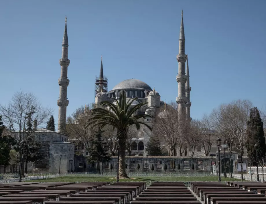„Потъналият дворец” в Истанбул  е в опасност от срутване  