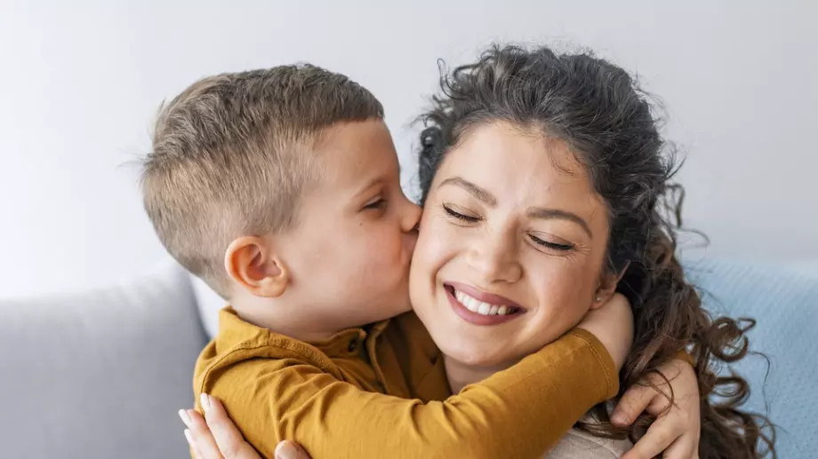 Виц на деня:  Майката на Иванчо го взима от детската градина