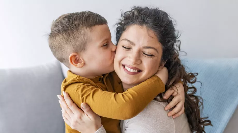 Виц на деня: Петгодишен син слуша приказка за краля