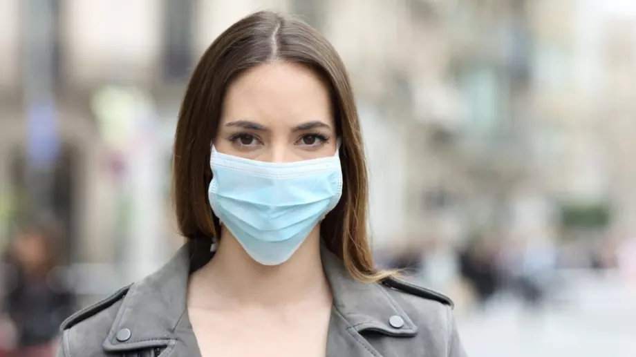 Върнаха задължителните маски на открито