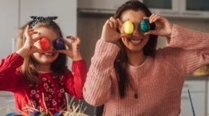 9 оригинални идеи за боядисване на яйца (ВИДЕО)