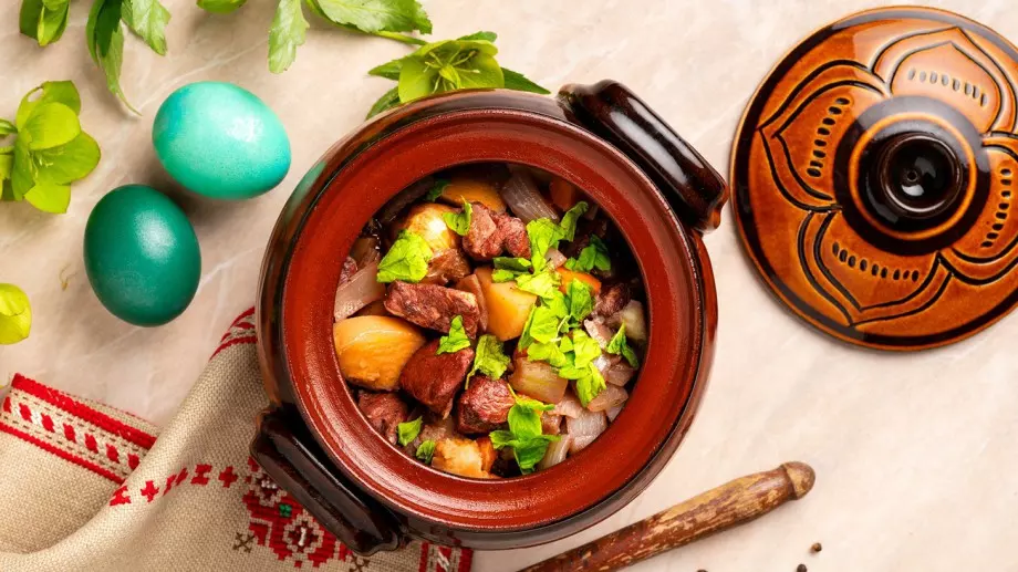 Невероятно пиле с гъби и картофи в гювеч