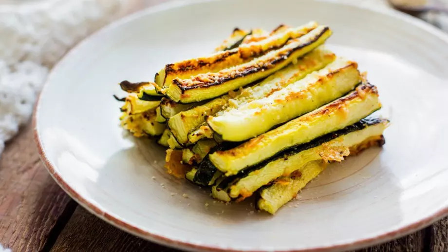 Апетитни тиквички по гръцки