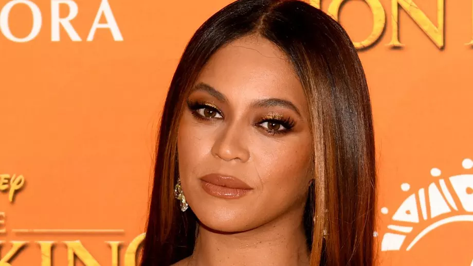 Бионсе лъсна гола на обложката на новия си албум (СНИМКА)