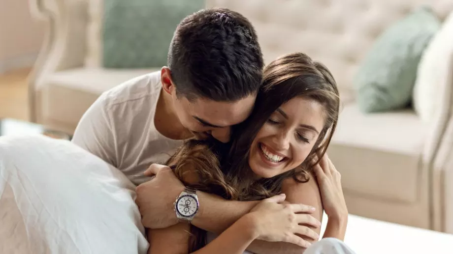 Жените, които имат по-млади мъже, са по-щастливи