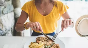 Виц за днес: Как да се храним в ресторант без пари