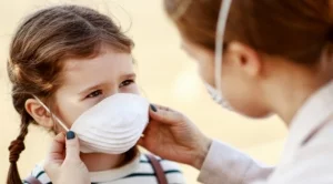 Лекар: Трябва ли бебета и малки деца да носят маски