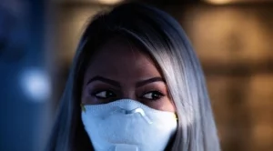 Как работят стюардесите по време на COVID-19 (СНИМКИ)