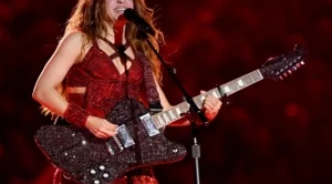 Шакира дари маски и респиратори на родния си град