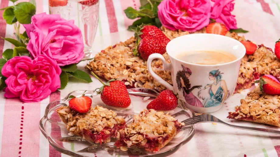 Хрупкав сладкиш с ягоди