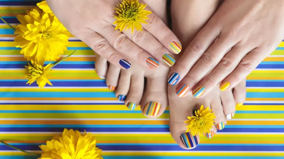 Гърция отваря салоните за маникюр и педикюр, за да не работят „на черно” 