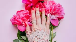 4 свежи маникюра, които обещават да са хит тази пролет