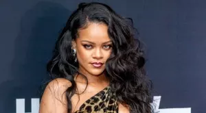 Риана е супер секси в новото си бельо (СНИМКИ)