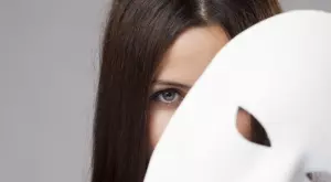 Най-тъжното в предателството е, че най-често ни предават не враговете, а хората, на които държим   