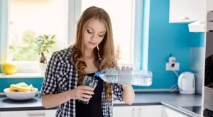 Неприятна изненада: Ето колко пластмаса се съдържа в шише минерална вода