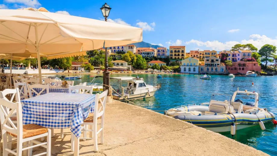 Гърция дава ваучери за почивка на най-бедните