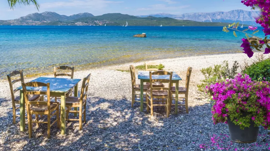 Гърция: Отворен туризъм, затворени хотели