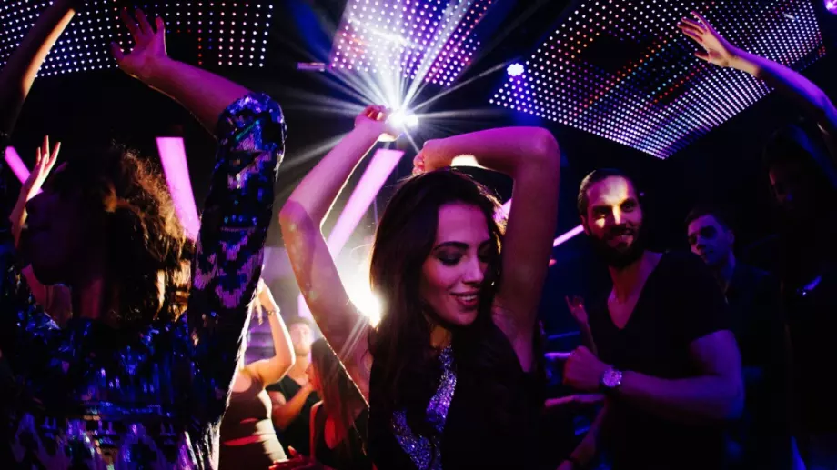 Отварят баровете, дискотеките и нощните клубове