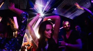  {{ otherArticle[0].article.title }} 