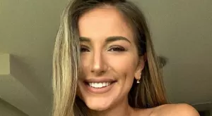 Алекс Петканова изненада с нова прическа (СНИМКИ)