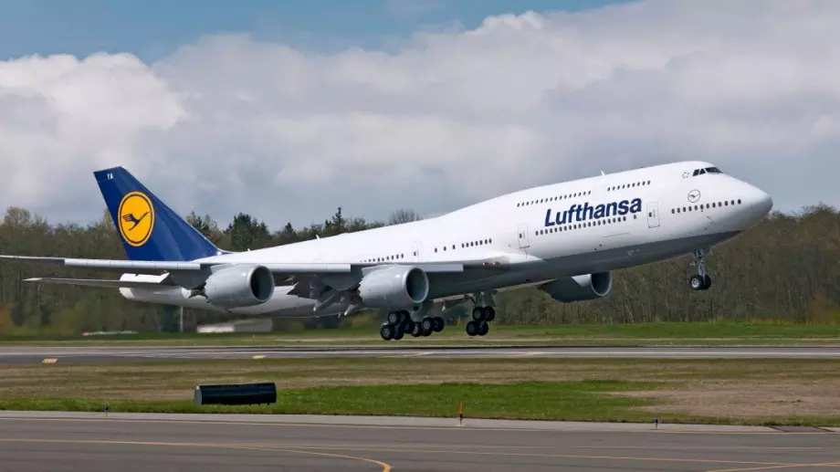 Lufthansa увеличава два пъти заплатите на служителите си