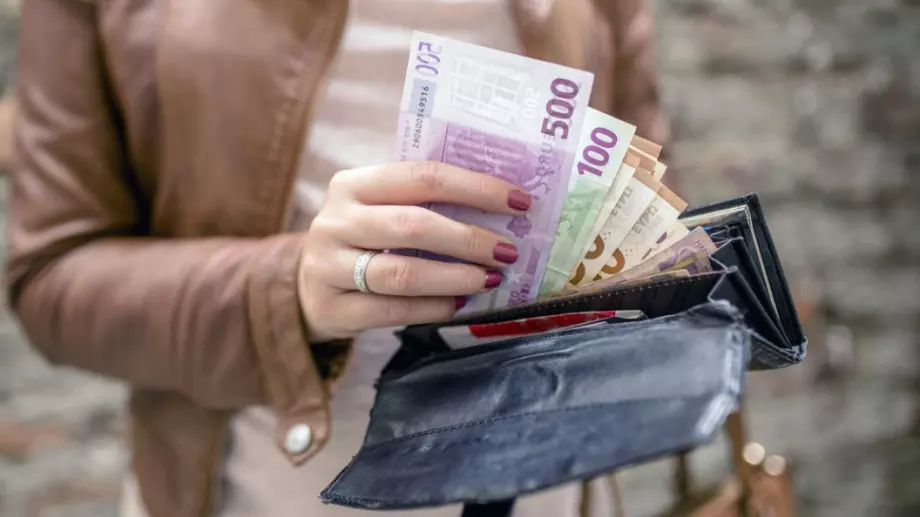 Коронавирусът е смъртоносен за парите в брой