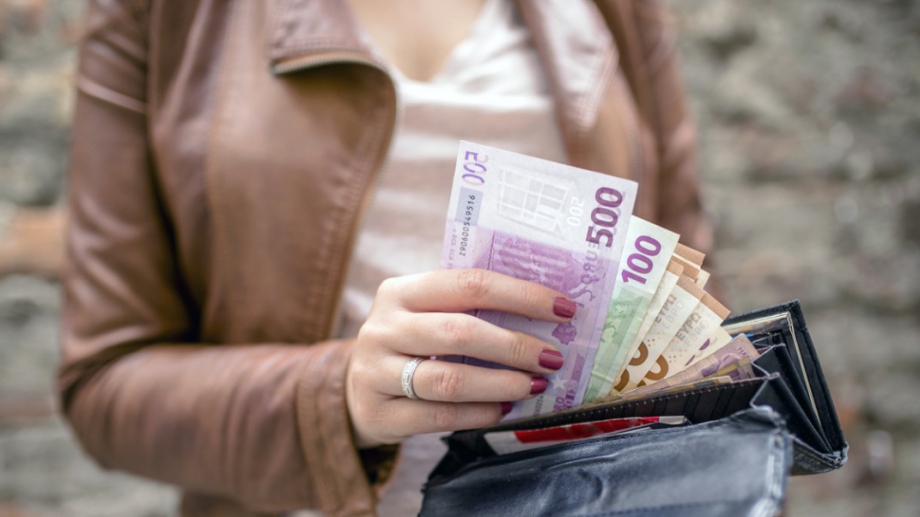 Германия стартира социален експеримент безусловен базов доход от 1200 евро